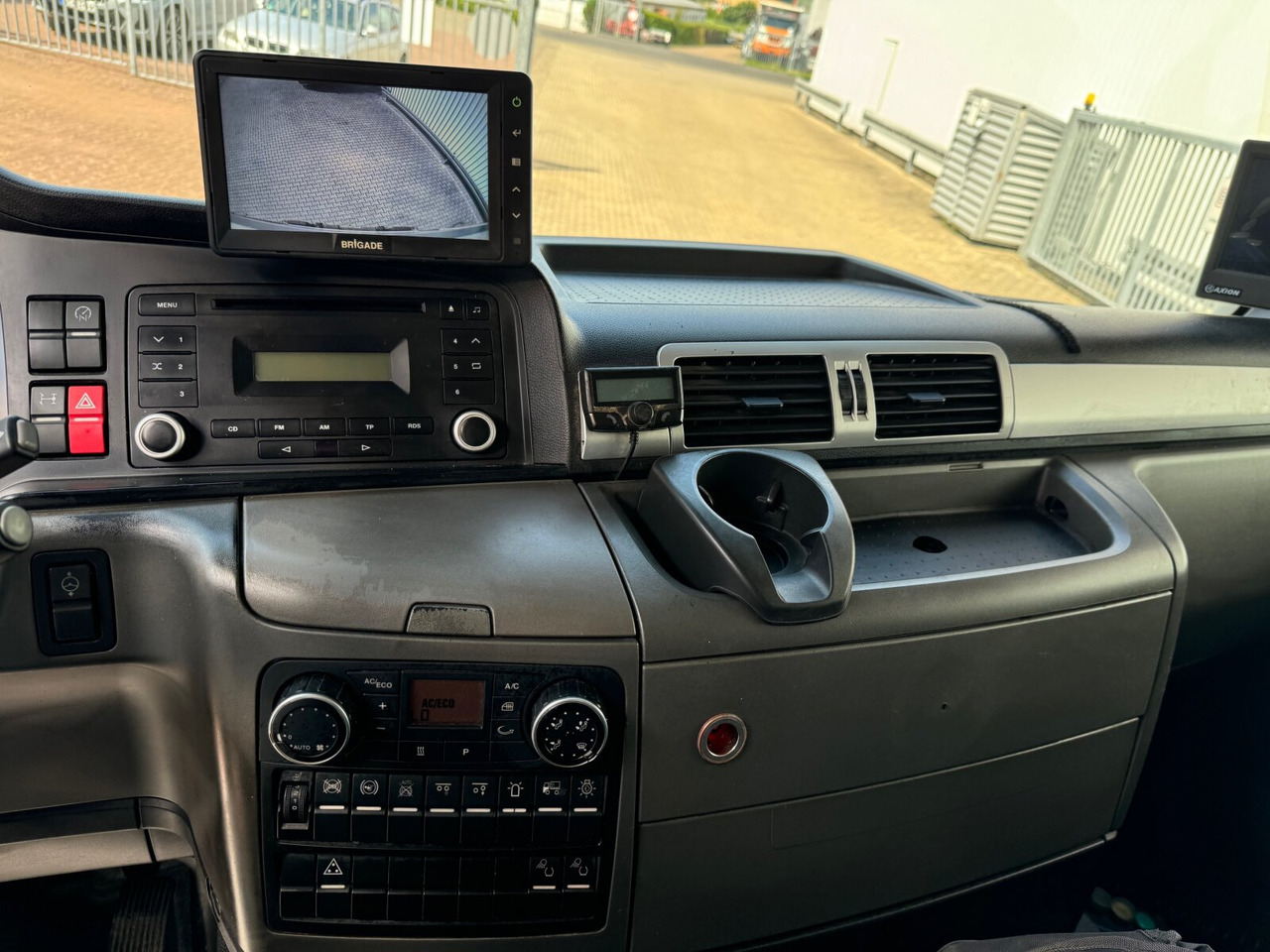 Box truck MAN TGS 26.360 6X2-4 BL TGS 26.360 6X2-4 BL, Lift-/Lenkachse, Stapleraufnahme: picture 5 Box truck MAN TGS 26.360 6X2-4 BL TGS 26.360 6X2-4 BL, Lift-/Lenkachse, Stapleraufnahme: picture 5