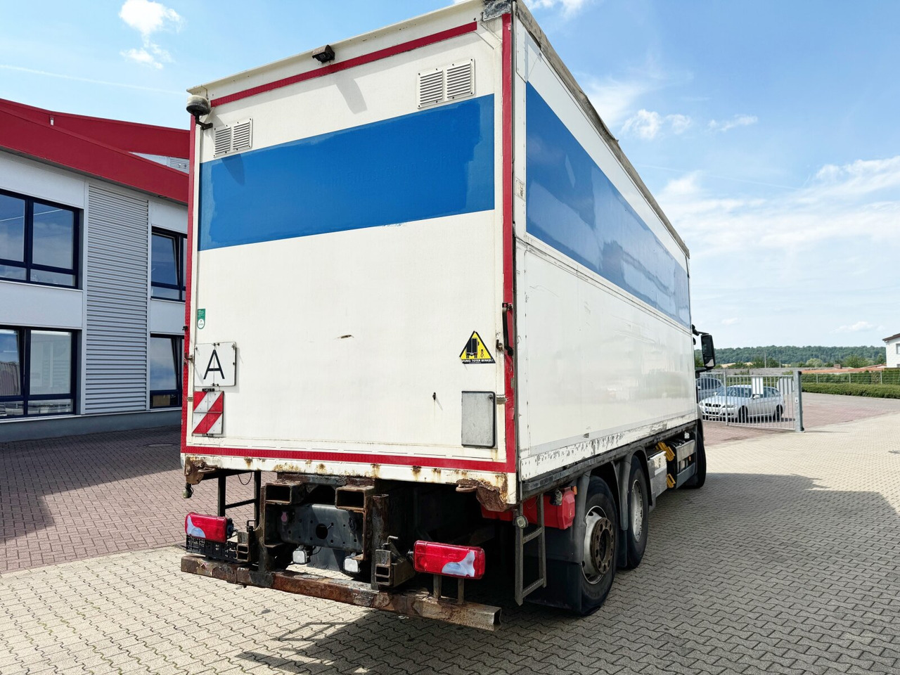 Box truck MAN TGS 26.360 6X2-4 BL TGS 26.360 6X2-4 BL, Lift-/Lenkachse, Stapleraufnahme: picture 10 Box truck MAN TGS 26.360 6X2-4 BL TGS 26.360 6X2-4 BL, Lift-/Lenkachse, Stapleraufnahme: picture 10