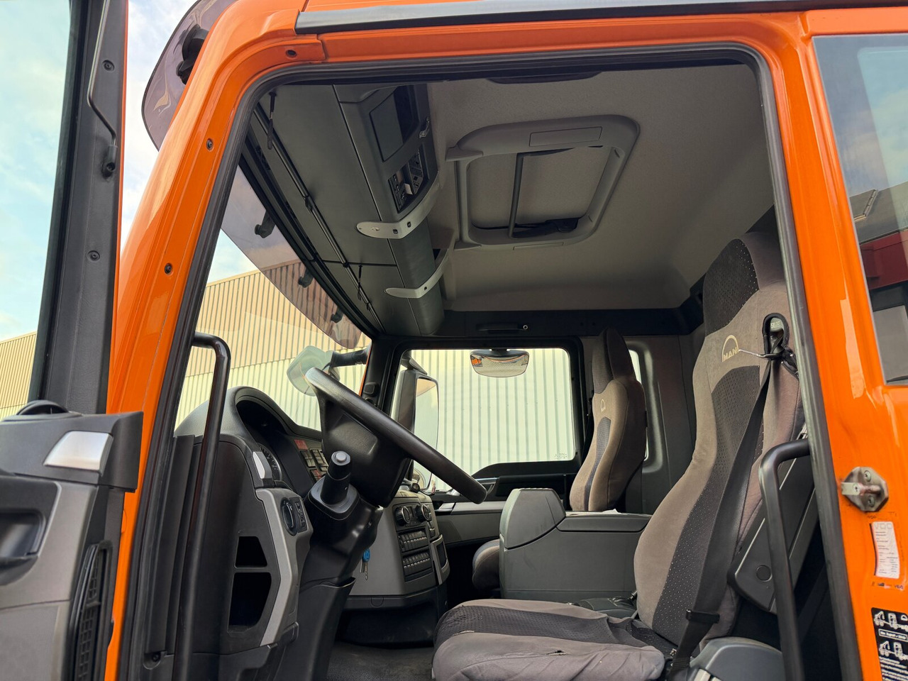 MAN TGS 26.400 6x2-4 BL TGS 26.400 6x2-4 BL, Lenk-/Liftachse, Kran Epsilon Q180ZR95TR - Hook lift truck, Crane truck: picture 5 MAN TGS 26.400 6x2-4 BL TGS 26.400 6x2-4 BL, Lenk-/Liftachse, Kran Epsilon Q180ZR95TR - Hook lift truck, Crane truck: picture 5