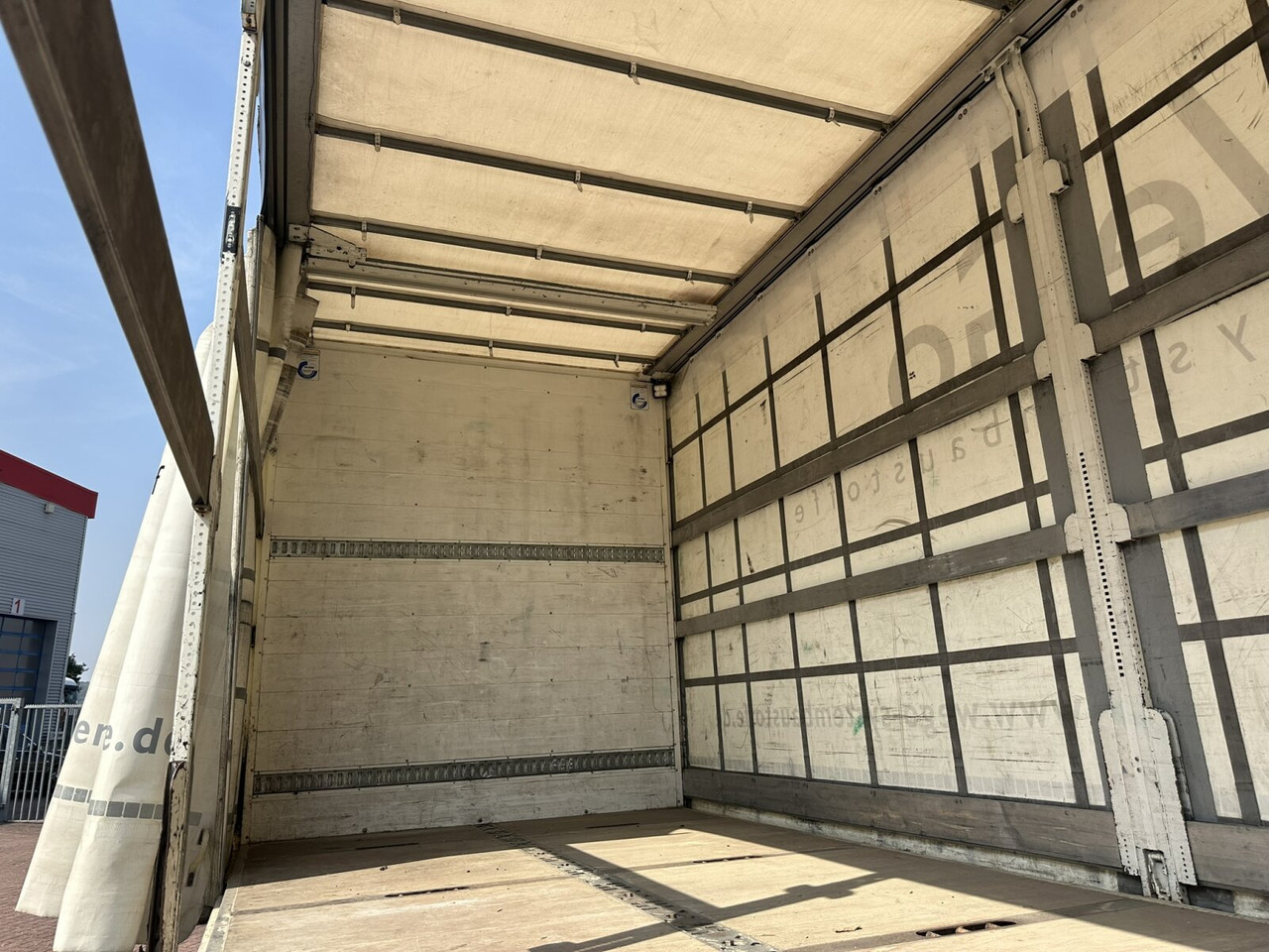 MAN TGS 26.400 6x2-4 LL TGS 26.400 6x2-4 LL, Lenk-/Lift, Edscha, Heckkran Palfinger PK23002-C + Jib PJ060A, Funk - Curtainsider truck, Crane truck: picture 5 MAN TGS 26.400 6x2-4 LL TGS 26.400 6x2-4 LL, Lenk-/Lift, Edscha, Heckkran Palfinger PK23002-C + Jib PJ060A, Funk - Curtainsider truck, Crane truck: picture 5
