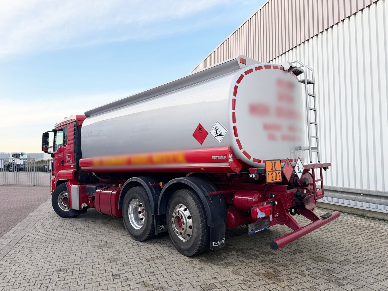 MAN TGS 26.400 6x2-4 LL TGS 26.400 6x2-4 LL, Lenk-/Lift, Navi, ADR, Esterer Tank ca. 19270l, 2 Kammern, Funk leasing MAN TGS 26.400 6x2-4 LL TGS 26.400 6x2-4 LL, Lenk-/Lift, Navi, ADR, Esterer Tank ca. 19270l, 2 Kammern, Funk: picture 15