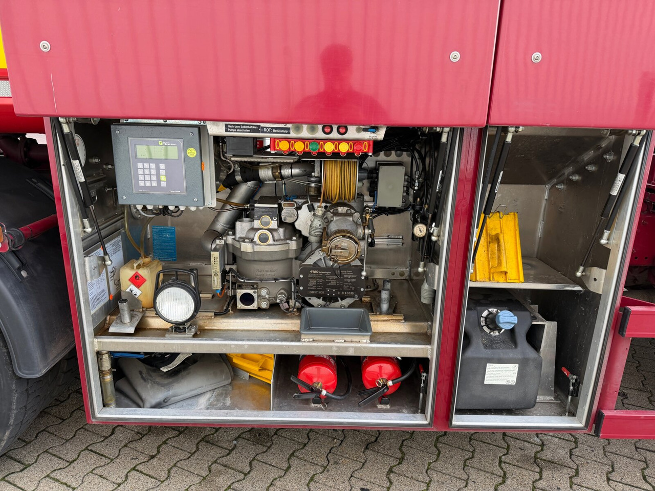 MAN TGS 26.400 6x2-4 LL TGS 26.400 6x2-4 LL, Lenk-/Lift, Navi, ADR, Esterer Tank ca. 19270l, 2 Kammern, Funk leasing MAN TGS 26.400 6x2-4 LL TGS 26.400 6x2-4 LL, Lenk-/Lift, Navi, ADR, Esterer Tank ca. 19270l, 2 Kammern, Funk: picture 10