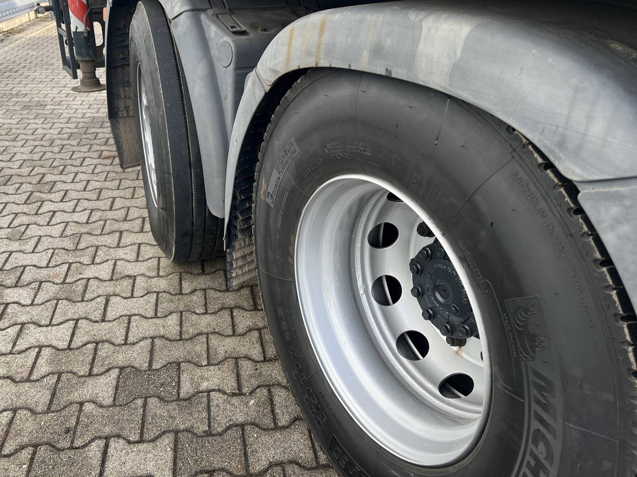 MAN TGS 26.400 6x2-4 LL TGS 26.400 6x2-4 LL, Navi, Lenk-/Liftachse, Heckkran Palfinger PK20001-K B, Funk - Crane truck, Dropside/ Flatbed truck: picture 3 MAN TGS 26.400 6x2-4 LL TGS 26.400 6x2-4 LL, Navi, Lenk-/Liftachse, Heckkran Palfinger PK20001-K B, Funk - Crane truck, Dropside/ Flatbed truck: picture 3