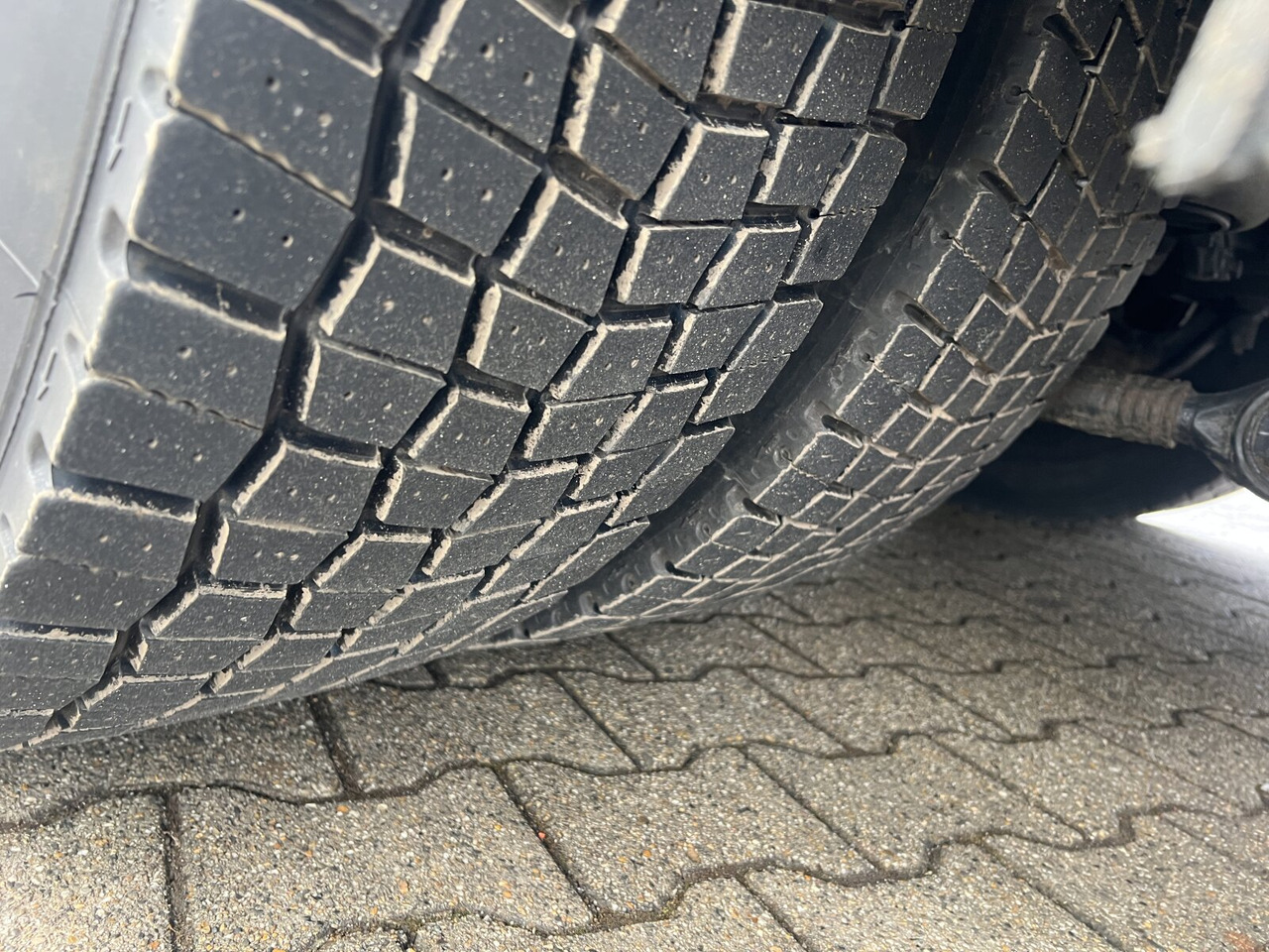 MAN TGS 26.400 6x2-4 LL TGS 26.400 6x2-4 LL, Navi, Lenk-/Liftachse, Heckkran Palfinger PK20001-K B, Funk - Crane truck, Dropside/ Flatbed truck: picture 5 MAN TGS 26.400 6x2-4 LL TGS 26.400 6x2-4 LL, Navi, Lenk-/Liftachse, Heckkran Palfinger PK20001-K B, Funk - Crane truck, Dropside/ Flatbed truck: picture 5