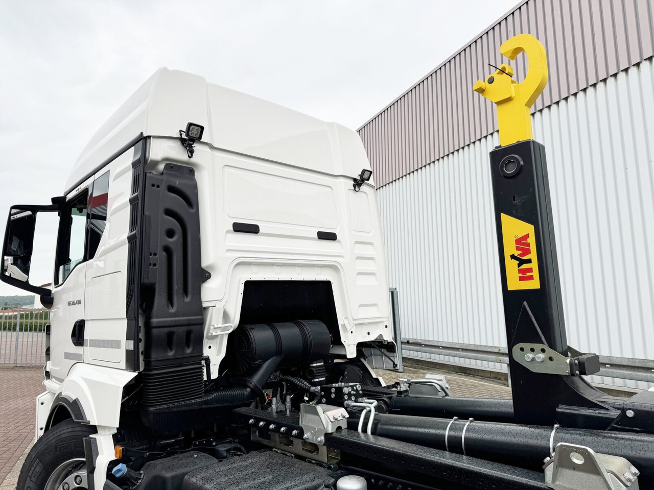 MAN TGS 26.470 6x2-4 LL CH TGS 26.470 6x2-4 LL CH, Retarder, Navi, Lenk-/Liftachse - Hook lift truck: picture 2 MAN TGS 26.470 6x2-4 LL CH TGS 26.470 6x2-4 LL CH, Retarder, Navi, Lenk-/Liftachse - Hook lift truck: picture 2