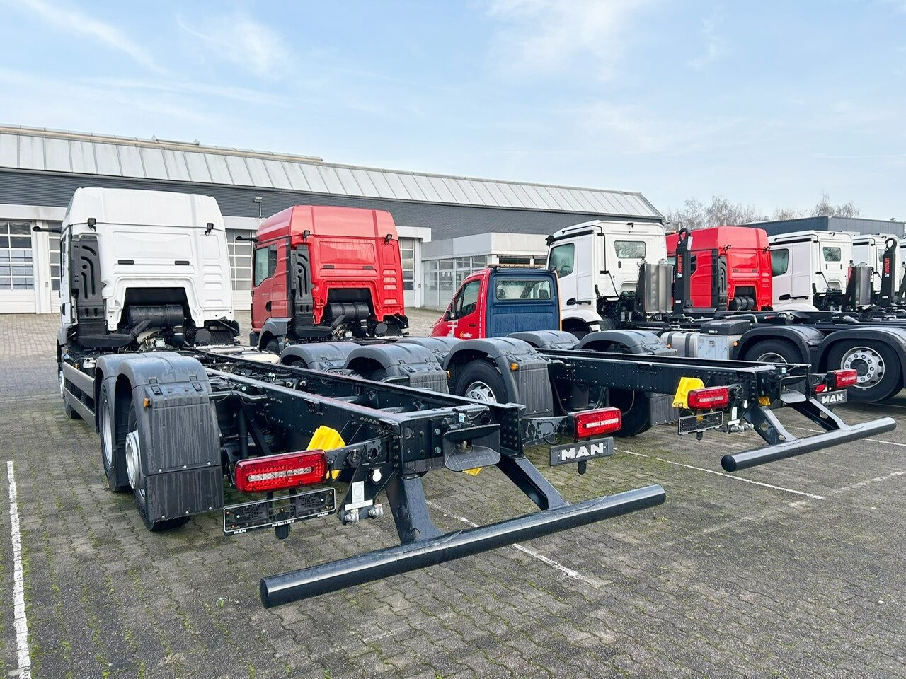 MAN TGS 26.480 6x2-4 BL CH TGS 26.480 6x2-4 BL CH, Lenk-/Lift, OptiView, LED, Navi, Motorabtrieb - Cab chassis truck: picture 4 MAN TGS 26.480 6x2-4 BL CH TGS 26.480 6x2-4 BL CH, Lenk-/Lift, OptiView, LED, Navi, Motorabtrieb - Cab chassis truck: picture 4