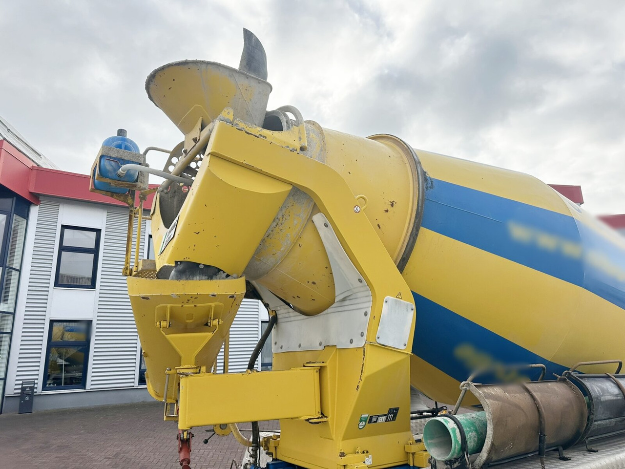 MAN TGS 32.400 8X4 BB TGS 32.400 8x4 BB, Stetter ca. 9m³ - Concrete mixer truck: picture 3 MAN TGS 32.400 8X4 BB TGS 32.400 8x4 BB, Stetter ca. 9m³ - Concrete mixer truck: picture 3