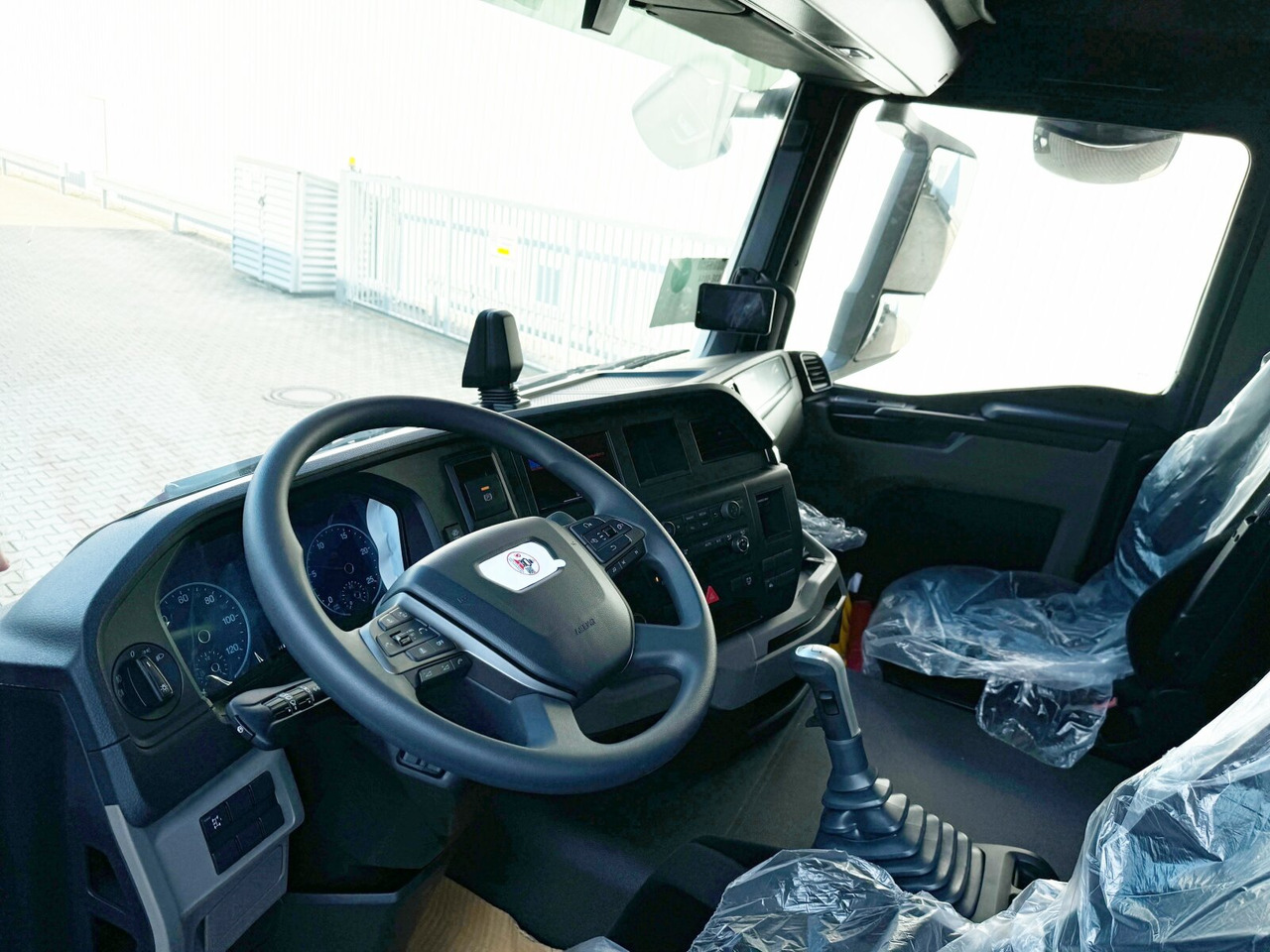 MAN TGS 35.480 8x6H BL CH TGS 35.480 8x6H BL CH, HydroDrive, Navi, Nebenantrieb - Cab chassis truck: picture 3 MAN TGS 35.480 8x6H BL CH TGS 35.480 8x6H BL CH, HydroDrive, Navi, Nebenantrieb - Cab chassis truck: picture 3
