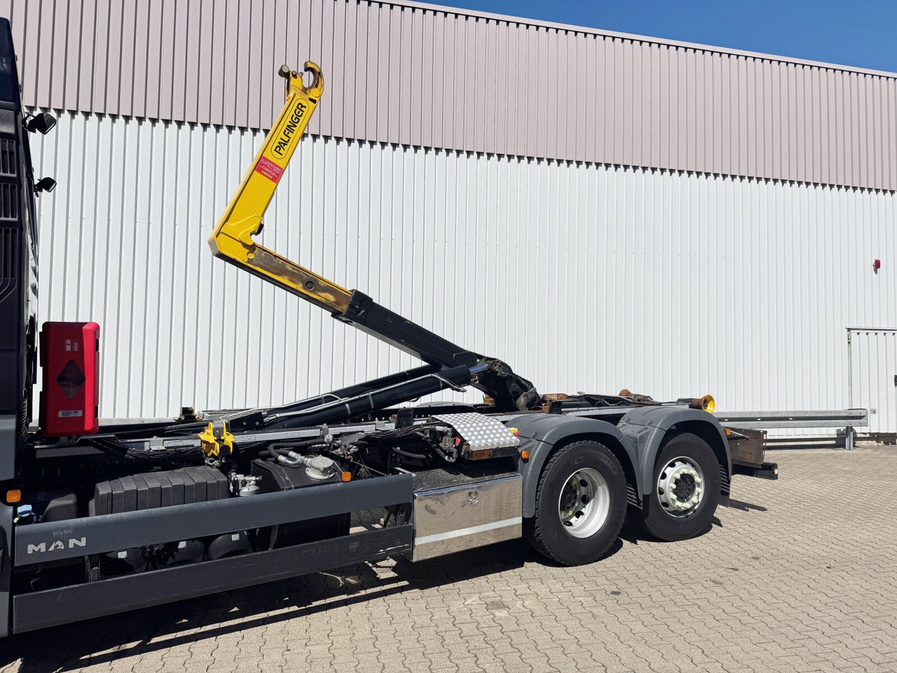 Hook lift truck MAN TGX 26.510 6X2-4 LL TGX 26.510 6X2-4 LL, Lenk-/Liftachse, Funk: picture 15