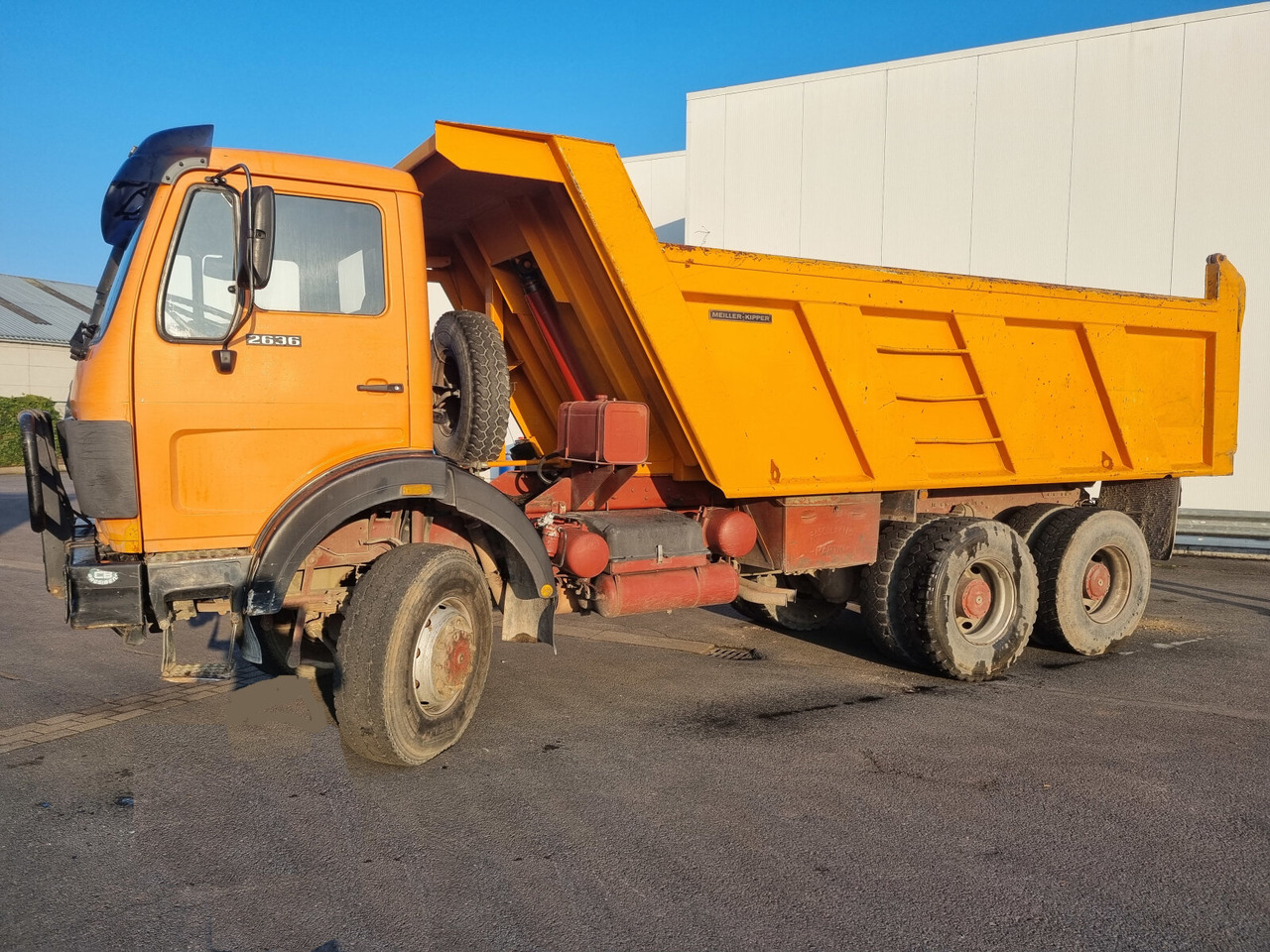 Mercedes-Benz - 2636 AK 6x6 - Tipper: picture 1 Mercedes-Benz - 2636 AK 6x6 - Tipper: picture 1