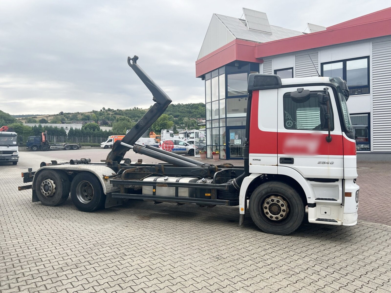 Mercedes-Benz Actros 2546 L 6x2 Actros 2546 L 6x2/48, Lift-/Lenkachse, RK 20.70 bis 7 m Container leasing Mercedes-Benz Actros 2546 L 6x2 Actros 2546 L 6x2/48, Lift-/Lenkachse, RK 20.70 bis 7 m Container: picture 8 Mercedes-Benz Actros 2546 L 6x2 Actros 2546 L 6x2/48, Lift-/Lenkachse, RK 20.70 bis 7 m Container leasing Mercedes-Benz Actros 2546 L 6x2 Actros 2546 L 6x2/48, Lift-/Lenkachse, RK 20.70 bis 7 m Container: picture 8