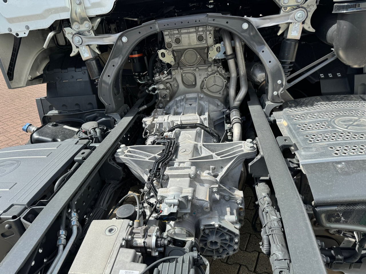 Mercedes-Benz Actros 2548 L 6x2 Actros 2548 L 6x2, Retarder, Lenk-/Liftachse, Navi, MirrorCam, MultimediaCockpit - Hook lift truck: picture 2 Mercedes-Benz Actros 2548 L 6x2 Actros 2548 L 6x2, Retarder, Lenk-/Liftachse, Navi, MirrorCam, MultimediaCockpit - Hook lift truck: picture 2