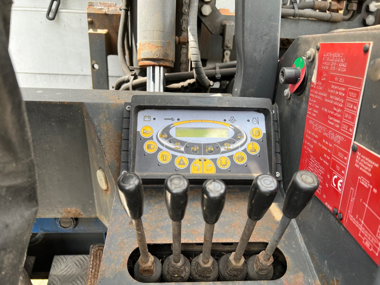 Mercedes-Benz Antos 1840 L 4x2 Antos 1840 L 4x2, Aufnahme für Mitnahmestapler - Curtainsider truck: picture 2 Mercedes-Benz Antos 1840 L 4x2 Antos 1840 L 4x2, Aufnahme für Mitnahmestapler - Curtainsider truck: picture 2