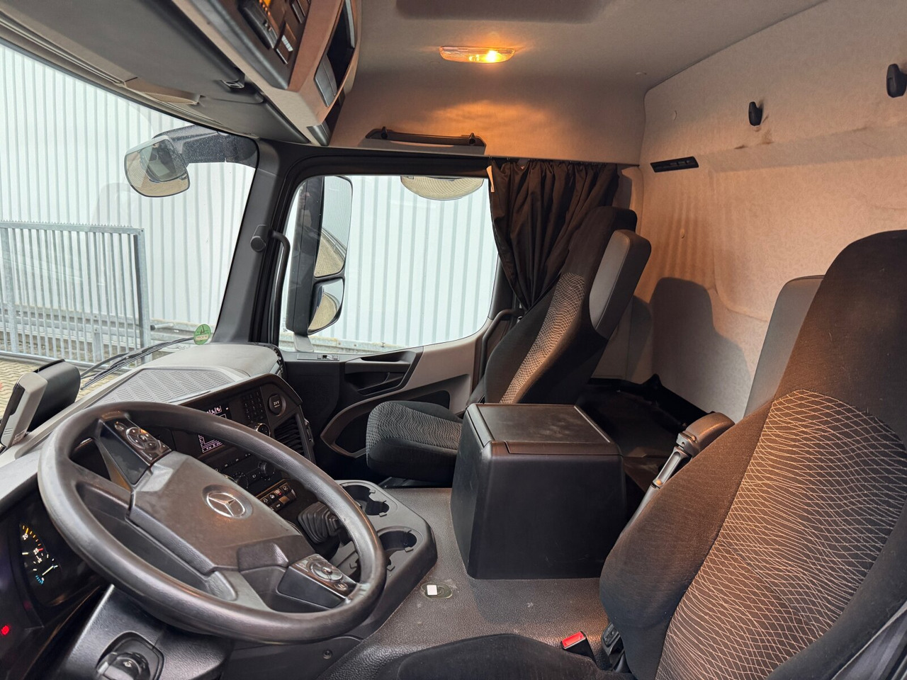 Mercedes-Benz Antos 2540 L 6x2 Antos 2540 L 6x2, Lenkachse, HMF 2110-L3 Heckkran - Crane truck, Dropside/ Flatbed truck: picture 4 Mercedes-Benz Antos 2540 L 6x2 Antos 2540 L 6x2, Lenkachse, HMF 2110-L3 Heckkran - Crane truck, Dropside/ Flatbed truck: picture 4