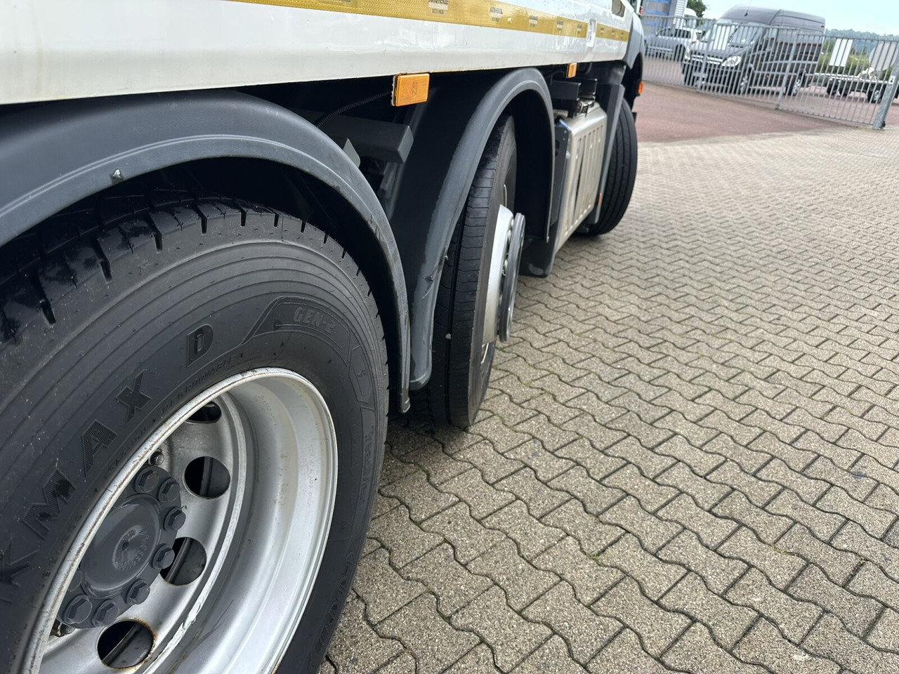 Mercedes-Benz Antos 2540 L 6x2 Antos 2540 L 6x2, Vorlauflenk-/Liftachse, Teleabsetzer - Skip loader truck: picture 4 Mercedes-Benz Antos 2540 L 6x2 Antos 2540 L 6x2, Vorlauflenk-/Liftachse, Teleabsetzer - Skip loader truck: picture 4