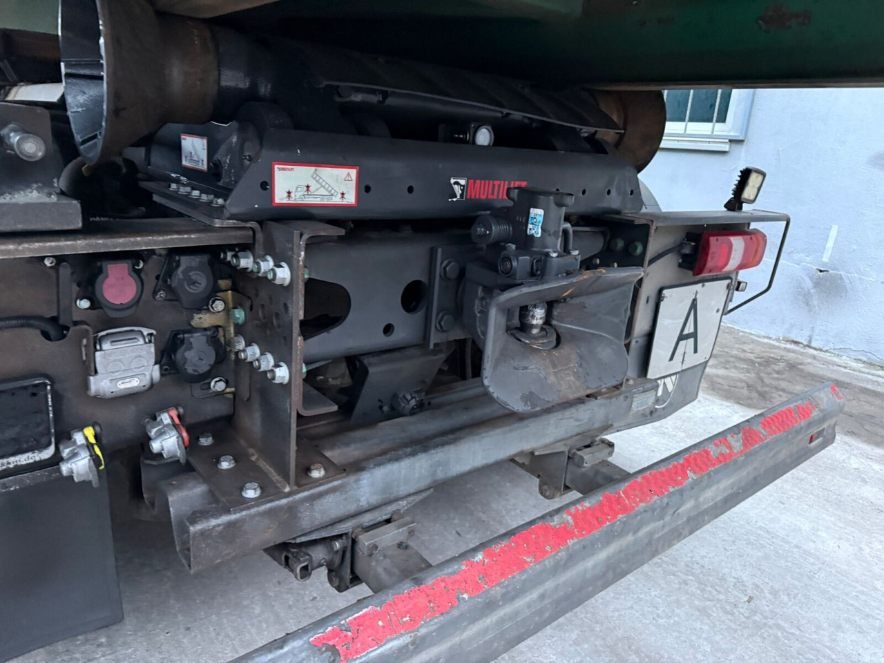 Mercedes-Benz Arocs 3240 L 8x4 ENA Arocs 3240 L 8x4 ENA, Lenk-/Liftachse, Navi, Hiab Abrollkipper - Hook lift truck: picture 5 Mercedes-Benz Arocs 3240 L 8x4 ENA Arocs 3240 L 8x4 ENA, Lenk-/Liftachse, Navi, Hiab Abrollkipper - Hook lift truck: picture 5