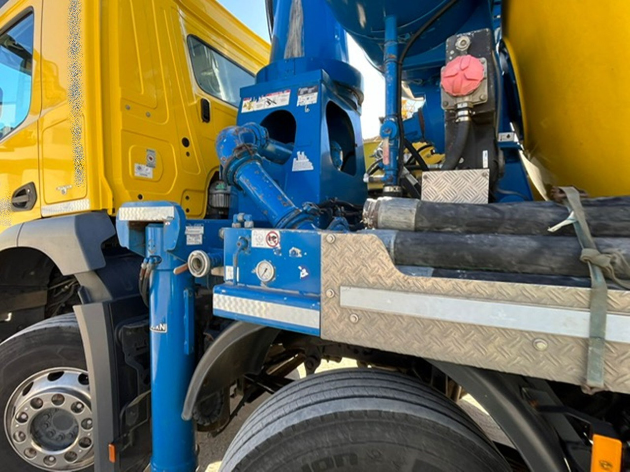 Mercedes-Benz Arocs 3246 B 8x4 Stetter Mischer 7m³, Pumpe 25m Arocs 3246 B 8x4 Stetter Mischer 7m³, Pumpe 25m - Concrete mixer truck: picture 4 Mercedes-Benz Arocs 3246 B 8x4 Stetter Mischer 7m³, Pumpe 25m Arocs 3246 B 8x4 Stetter Mischer 7m³, Pumpe 25m - Concrete mixer truck: picture 4
