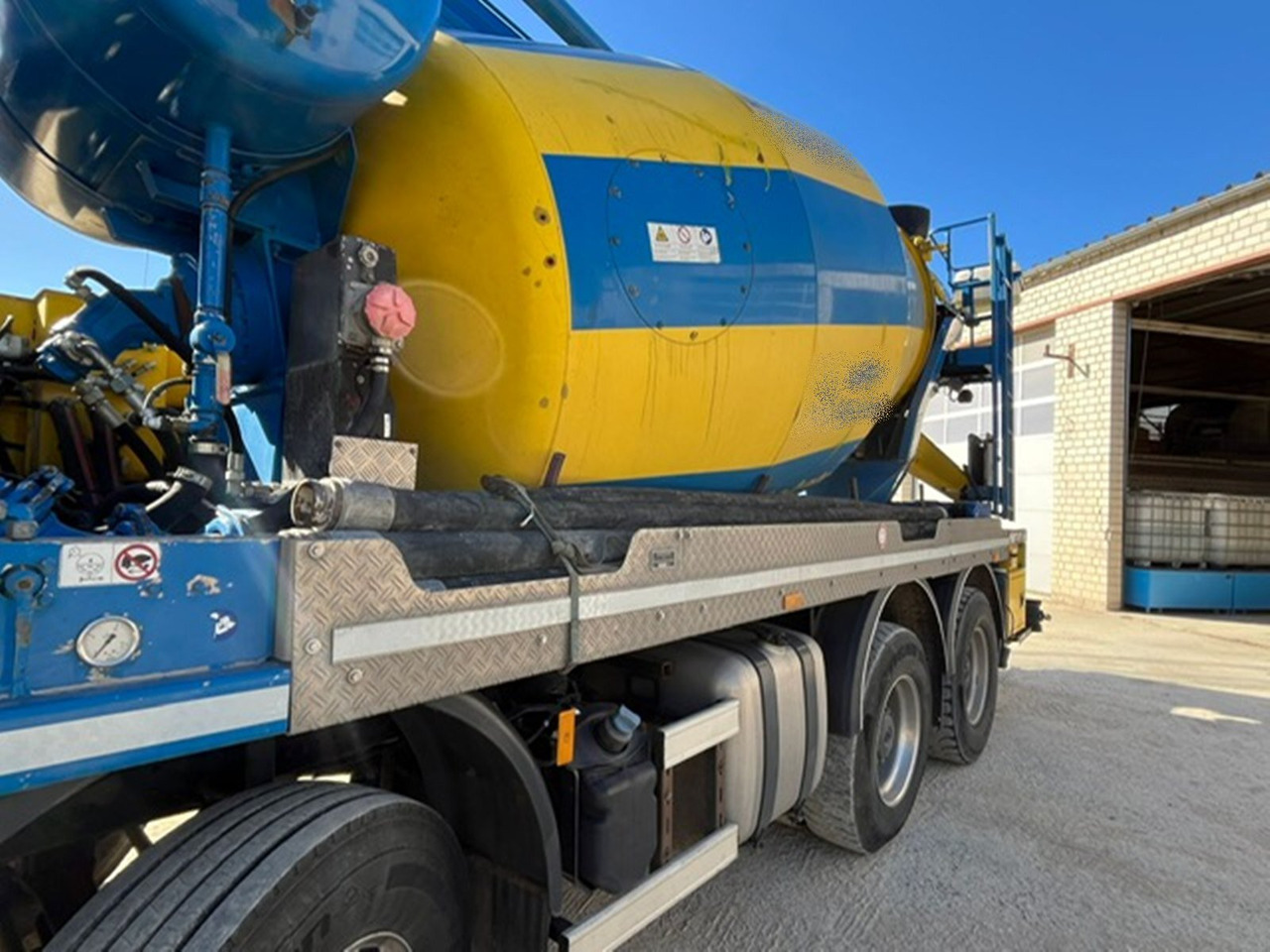 Mercedes-Benz Arocs 3246 B 8x4 Stetter Mischer 7m³, Pumpe 25m Arocs 3246 B 8x4 Stetter Mischer 7m³, Pumpe 25m - Concrete mixer truck: picture 5 Mercedes-Benz Arocs 3246 B 8x4 Stetter Mischer 7m³, Pumpe 25m Arocs 3246 B 8x4 Stetter Mischer 7m³, Pumpe 25m - Concrete mixer truck: picture 5