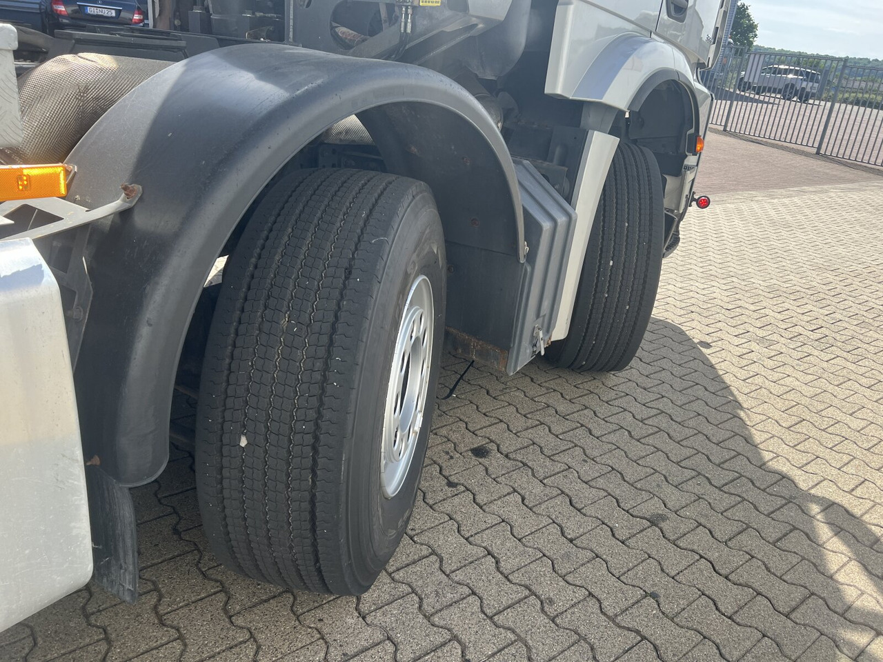 Dumper Mercedes-Benz Arocs 3251 LK 8x4/4 Arocs 3251 LK 8x4/4, Retarder, Stahlmulde ca. 15m³, hydr. Heckklappe: picture 15 Dumper Mercedes-Benz Arocs 3251 LK 8x4/4 Arocs 3251 LK 8x4/4, Retarder, Stahlmulde ca. 15m³, hydr. Heckklappe: picture 15