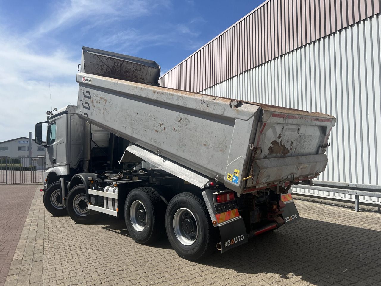 Dumper Mercedes-Benz Arocs 3251 LK 8x4/4 Arocs 3251 LK 8x4/4, Retarder, Stahlmulde ca. 15m³, hydr. Heckklappe: picture 11 Dumper Mercedes-Benz Arocs 3251 LK 8x4/4 Arocs 3251 LK 8x4/4, Retarder, Stahlmulde ca. 15m³, hydr. Heckklappe: picture 11
