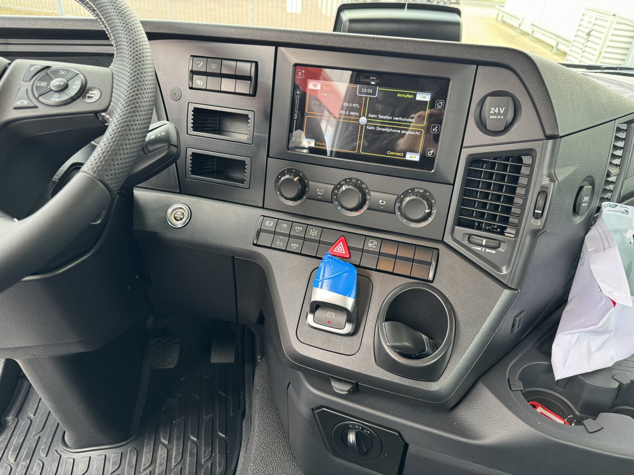 Mercedes-Benz Arocs 4148 K 8x4/4 Arocs 4148 K 8x4/4, Turbo-Retarder-Kupplung, Grounder - Cab chassis truck: picture 5 Mercedes-Benz Arocs 4148 K 8x4/4 Arocs 4148 K 8x4/4, Turbo-Retarder-Kupplung, Grounder - Cab chassis truck: picture 5