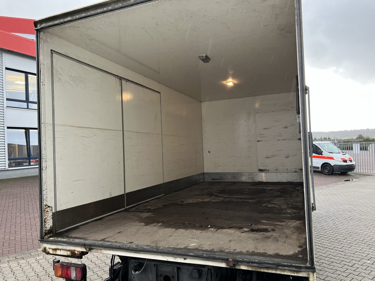 Mercedes-Benz Atego 1018 L 4x2 Atego 1018 L 4x2 mit MBB LBW - Box truck: picture 2 Mercedes-Benz Atego 1018 L 4x2 Atego 1018 L 4x2 mit MBB LBW - Box truck: picture 2