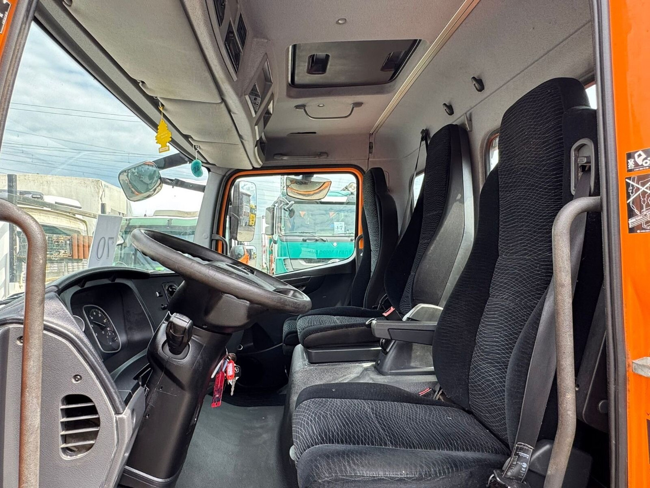 Mercedes-Benz Atego 1218/21 K Atego 1218/21 K, AHK - Tipper: picture 3 Mercedes-Benz Atego 1218/21 K Atego 1218/21 K, AHK - Tipper: picture 3