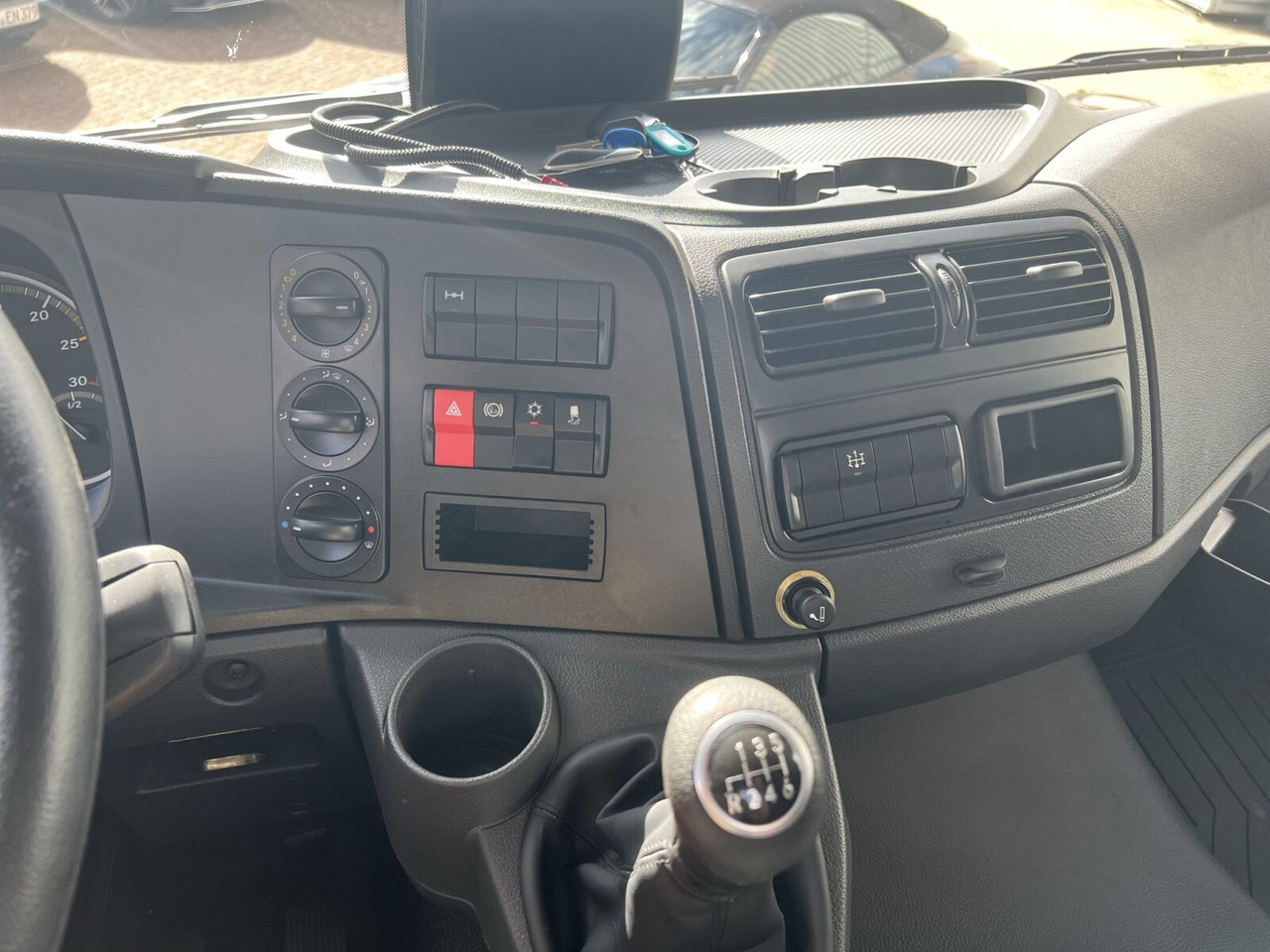 Cab chassis truck Mercedes-Benz Atego 818/23 K 4x2 Atego 818/23 K 4x2, 2x AHK, 5x VORHANDEN!: picture 7 Cab chassis truck Mercedes-Benz Atego 818/23 K 4x2 Atego 818/23 K 4x2, 2x AHK, 5x VORHANDEN!: picture 7