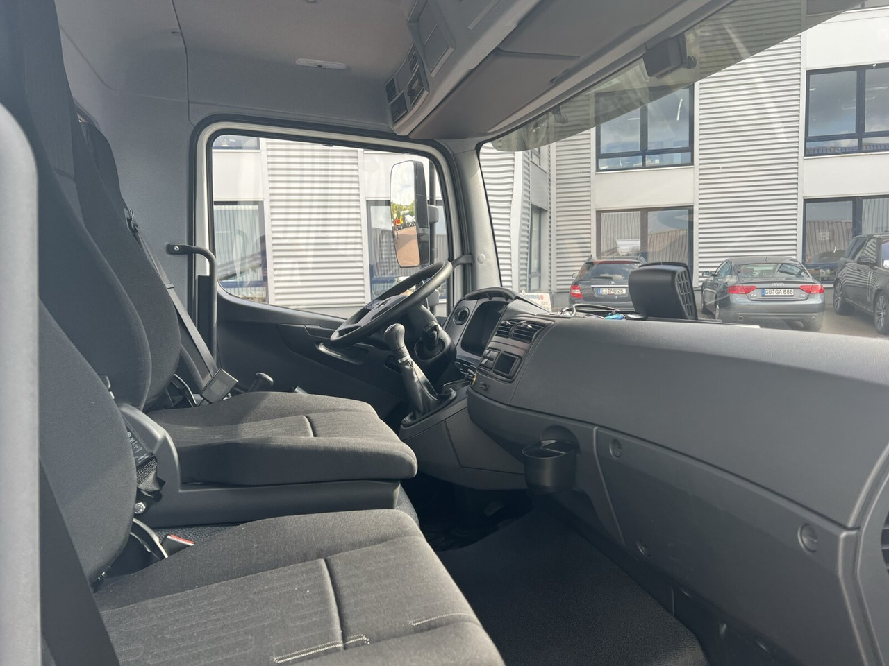 Interior photo 2: Cab chassis truck Mercedes-Benz Atego 818/23 K 4x2 Atego 818/23 K 4x2, 2x AHK, 5x VORHANDEN! Interior photo 2: Cab chassis truck Mercedes-Benz Atego 818/23 K 4x2 Atego 818/23 K 4x2, 2x AHK, 5x VORHANDEN!