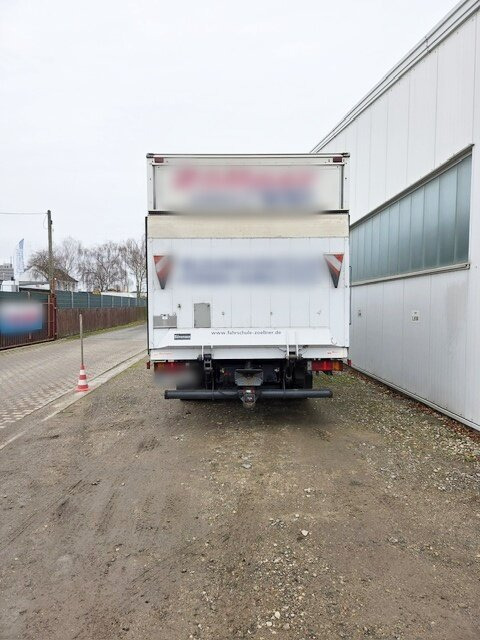 Mercedes-Benz Atego 818 4x2 Atego 818 4x2, Fahrschulausstattung, Sörensen LBW, 2x AHK - Box truck: picture 3 Mercedes-Benz Atego 818 4x2 Atego 818 4x2, Fahrschulausstattung, Sörensen LBW, 2x AHK - Box truck: picture 3