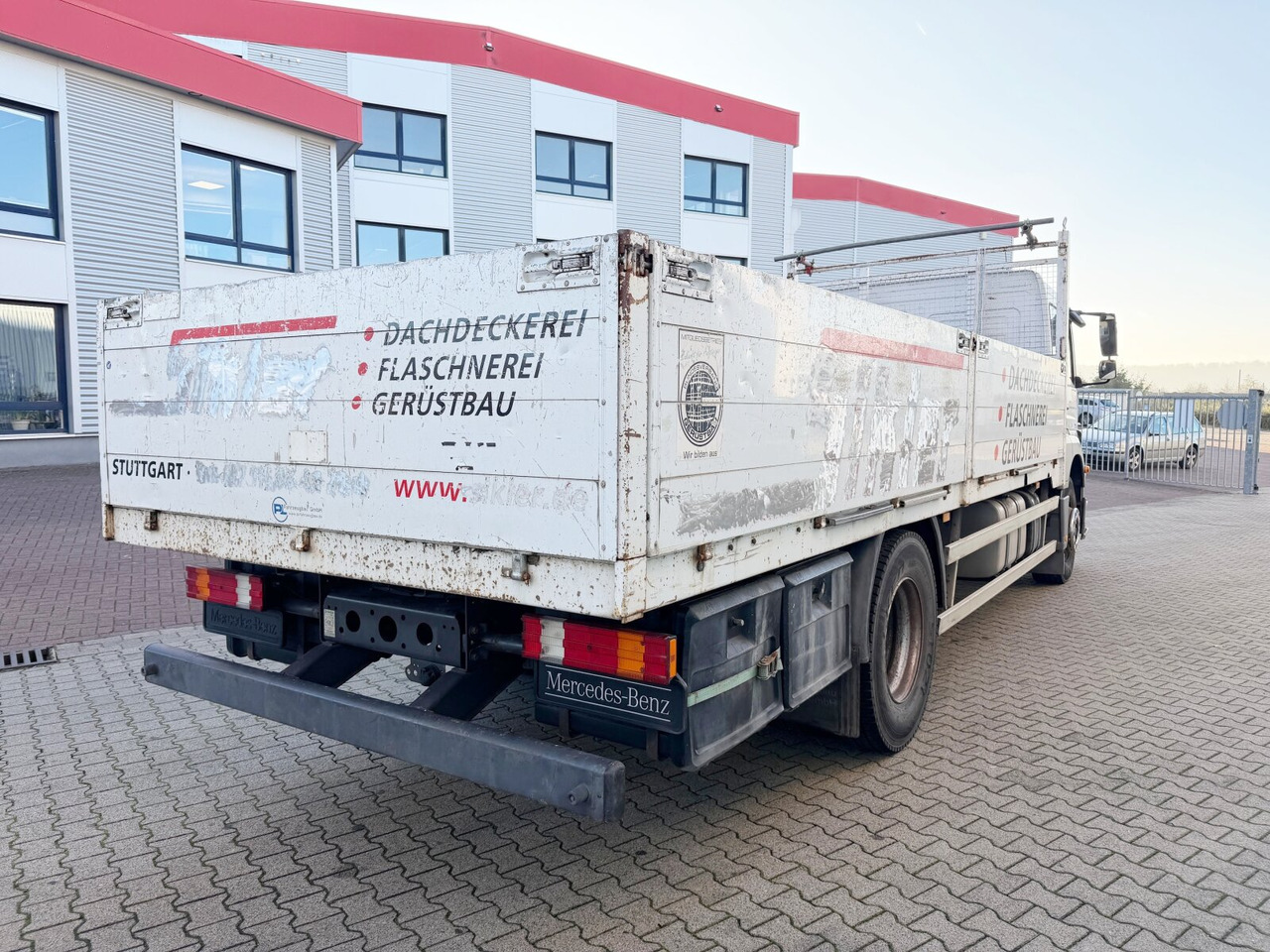 Dropside/ Flatbed truck Mercedes-Benz Axor 1829 L 4x2 Axor 1829 L 4x2, 6-Sitzer: picture 10