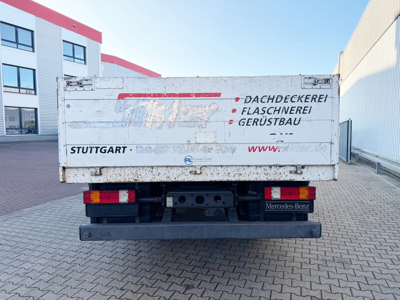 Dropside/ Flatbed truck Mercedes-Benz Axor 1829 L 4x2 Axor 1829 L 4x2, 6-Sitzer: picture 11