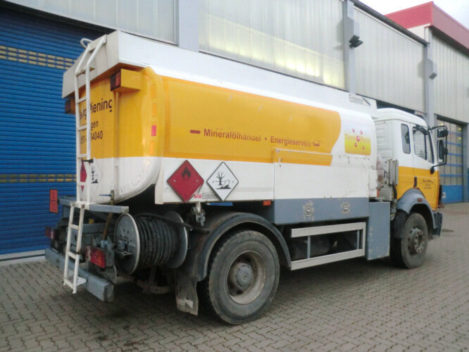 Tank truck Mercedes-Benz SK 1824 L 4x2 SK 1824 L 4x2, Esterer Tankaufbau ca. 13.100l, 2 Kammern: picture 8