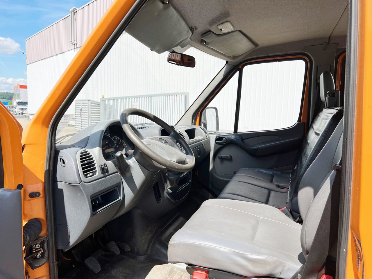 Interior photo 1: Open body delivery van, Combi van Mercedes-Benz Sprinter 308 4x2 Doka Sprinter 308 4x2 Doka