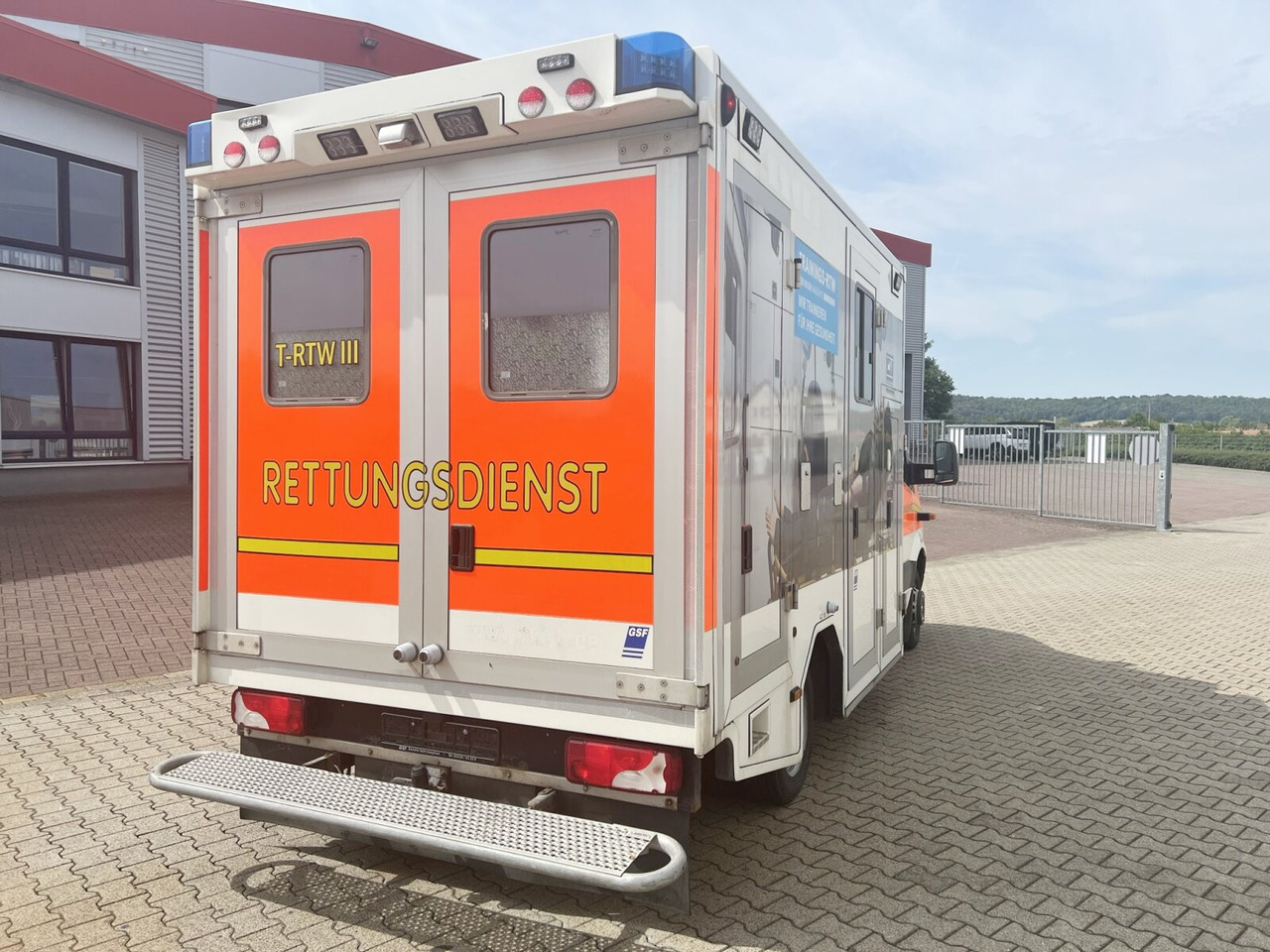 Mercedes-Benz Sprinter 516 CDI 4x2 Sprinter 516 CDI 4x2, Rettungswagen, Bi-Xenon leasing Mercedes-Benz Sprinter 516 CDI 4x2 Sprinter 516 CDI 4x2, Rettungswagen, Bi-Xenon: picture 11