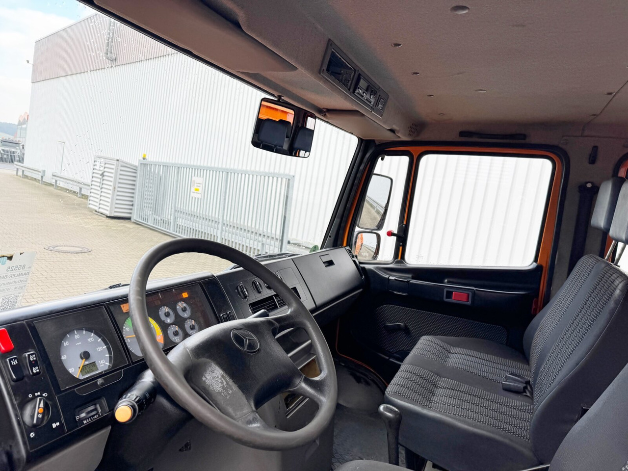Mercedes-Benz Vario 816 D 4x2 Doka Vario 816 D 4x2 Doka, 2x AHK, Meiller Kipper, Ex-Stadtverwaltung - Tipper van, Combi van: picture 4 Mercedes-Benz Vario 816 D 4x2 Doka Vario 816 D 4x2 Doka, 2x AHK, Meiller Kipper, Ex-Stadtverwaltung - Tipper van, Combi van: picture 4