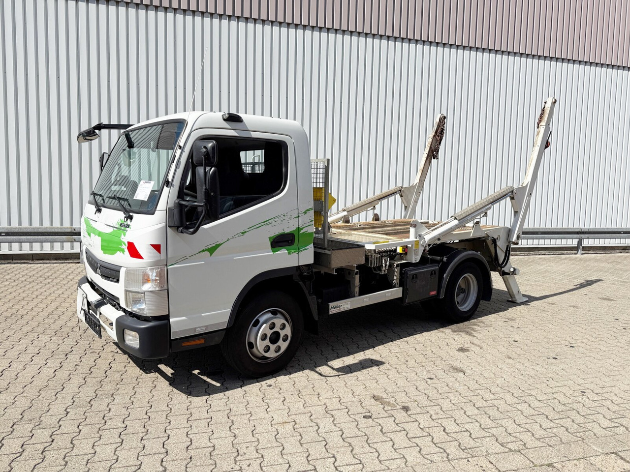 Mitsubishi Canter Fuso 7C15 4x2 Canter Fuso 7C15 4x2, Tele-Absetzer, Vereiterbar bis 10m³ - Skip loader truck: picture 1 Mitsubishi Canter Fuso 7C15 4x2 Canter Fuso 7C15 4x2, Tele-Absetzer, Vereiterbar bis 10m³ - Skip loader truck: picture 1
