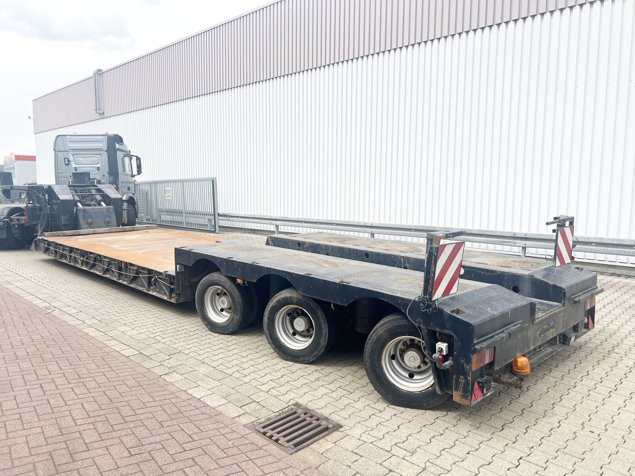 Nooteboom Euro-54-03 Euro-54-03, Schwanenhals abfahrbar, Hydr. Zwangsgelenkt - Low loader semi-trailer: picture 4 Nooteboom Euro-54-03 Euro-54-03, Schwanenhals abfahrbar, Hydr. Zwangsgelenkt - Low loader semi-trailer: picture 4