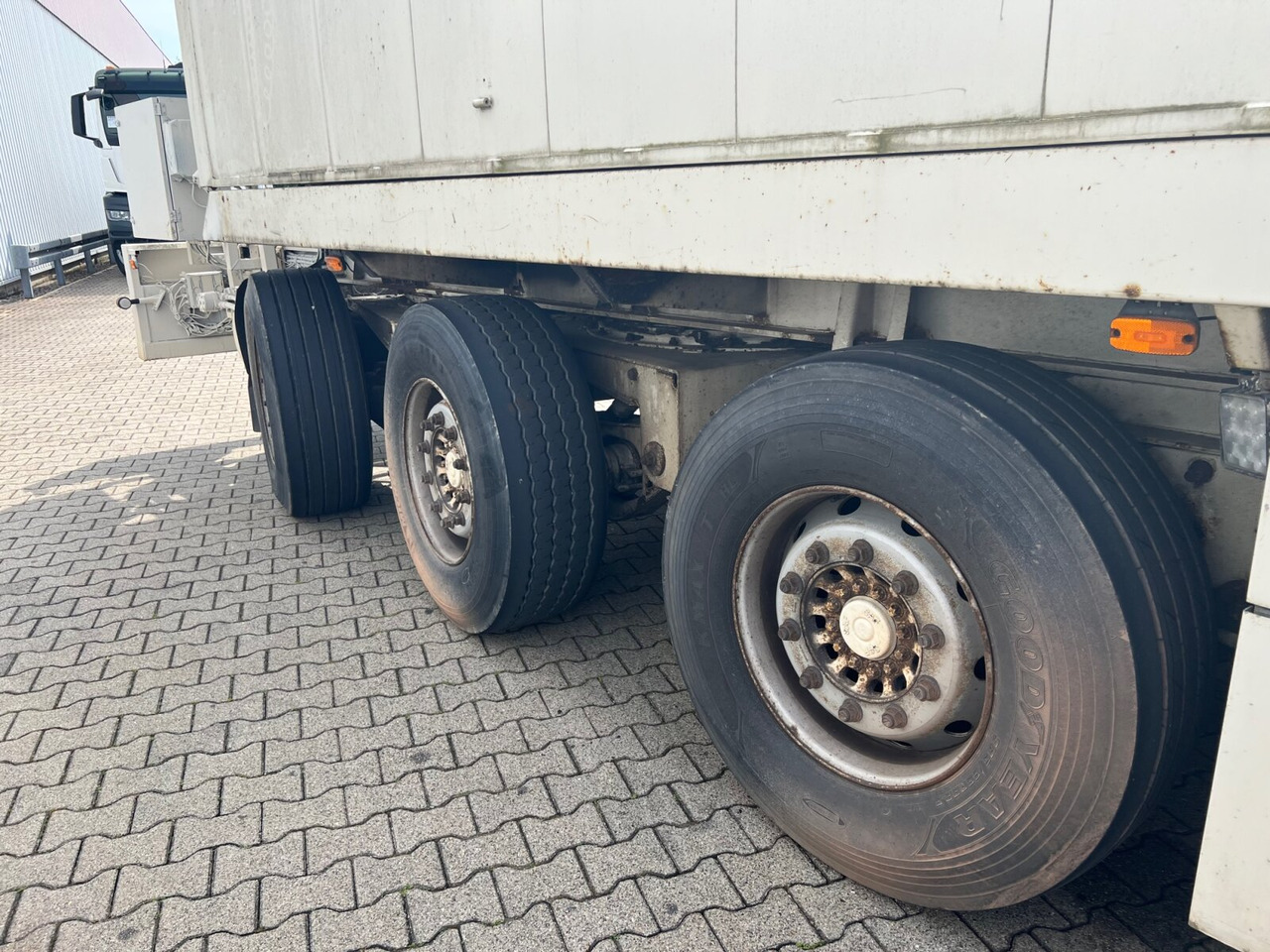 P-393-STI-R-1 KWB, P-393-STI-R-1, 2x Lenkachse, Mörtel-/Estrichauflieger - Semi-trailer: picture 3 P-393-STI-R-1 KWB, P-393-STI-R-1, 2x Lenkachse, Mörtel-/Estrichauflieger - Semi-trailer: picture 3