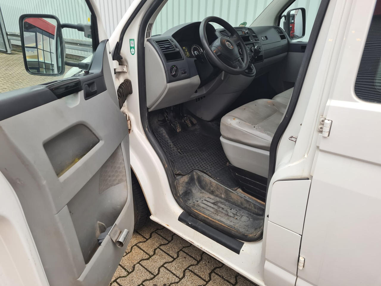 T5 Doka 4x2 T5 Doka 4x2, 2.0 ltr. TDI Pritsche - Open body delivery van, Combi van: picture 4 T5 Doka 4x2 T5 Doka 4x2, 2.0 ltr. TDI Pritsche - Open body delivery van, Combi van: picture 4