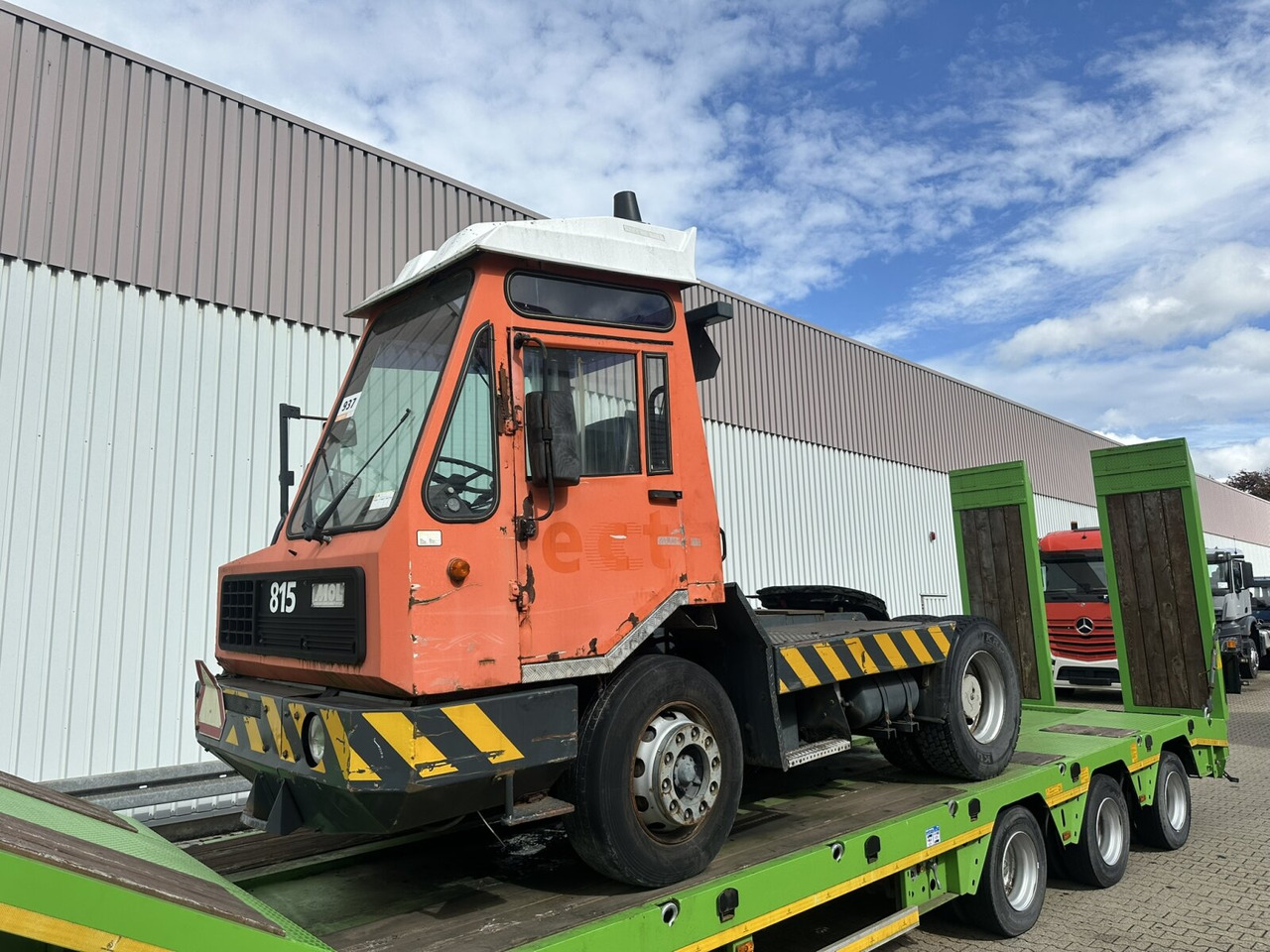 815 4x2 815 4x2 Terminal Tractor, Rangierfahrzeug - Tractor unit: picture 1 815 4x2 815 4x2 Terminal Tractor, Rangierfahrzeug - Tractor unit: picture 1