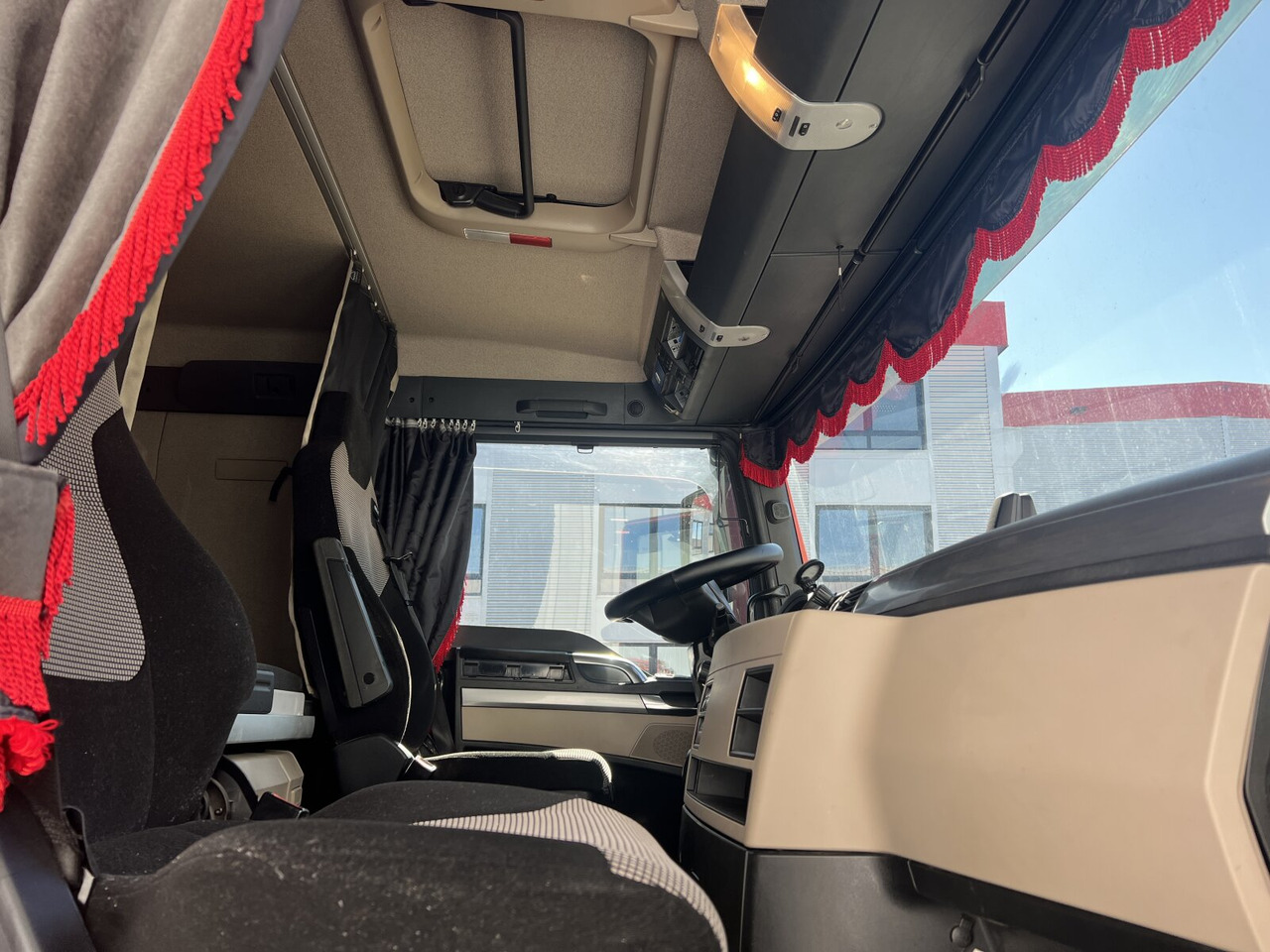 MAN TGX 18.500 4X4H BLS TGX 18.500 4X4H BLS, PriTarder, HydroDrive, Kipphydraulik - Tractor unit: picture 3 MAN TGX 18.500 4X4H BLS TGX 18.500 4X4H BLS, PriTarder, HydroDrive, Kipphydraulik - Tractor unit: picture 3