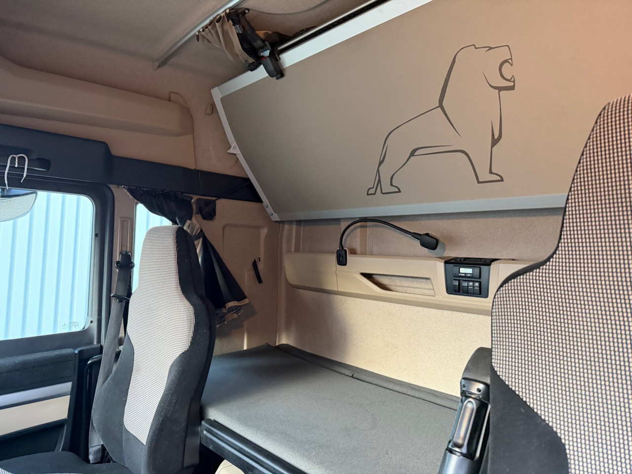 MAN TGX 33.580 6x4 BB TGX 33.580 6x4 BB, Retarder, zZGG 150.000kg - Tractor unit: picture 5 MAN TGX 33.580 6x4 BB TGX 33.580 6x4 BB, Retarder, zZGG 150.000kg - Tractor unit: picture 5