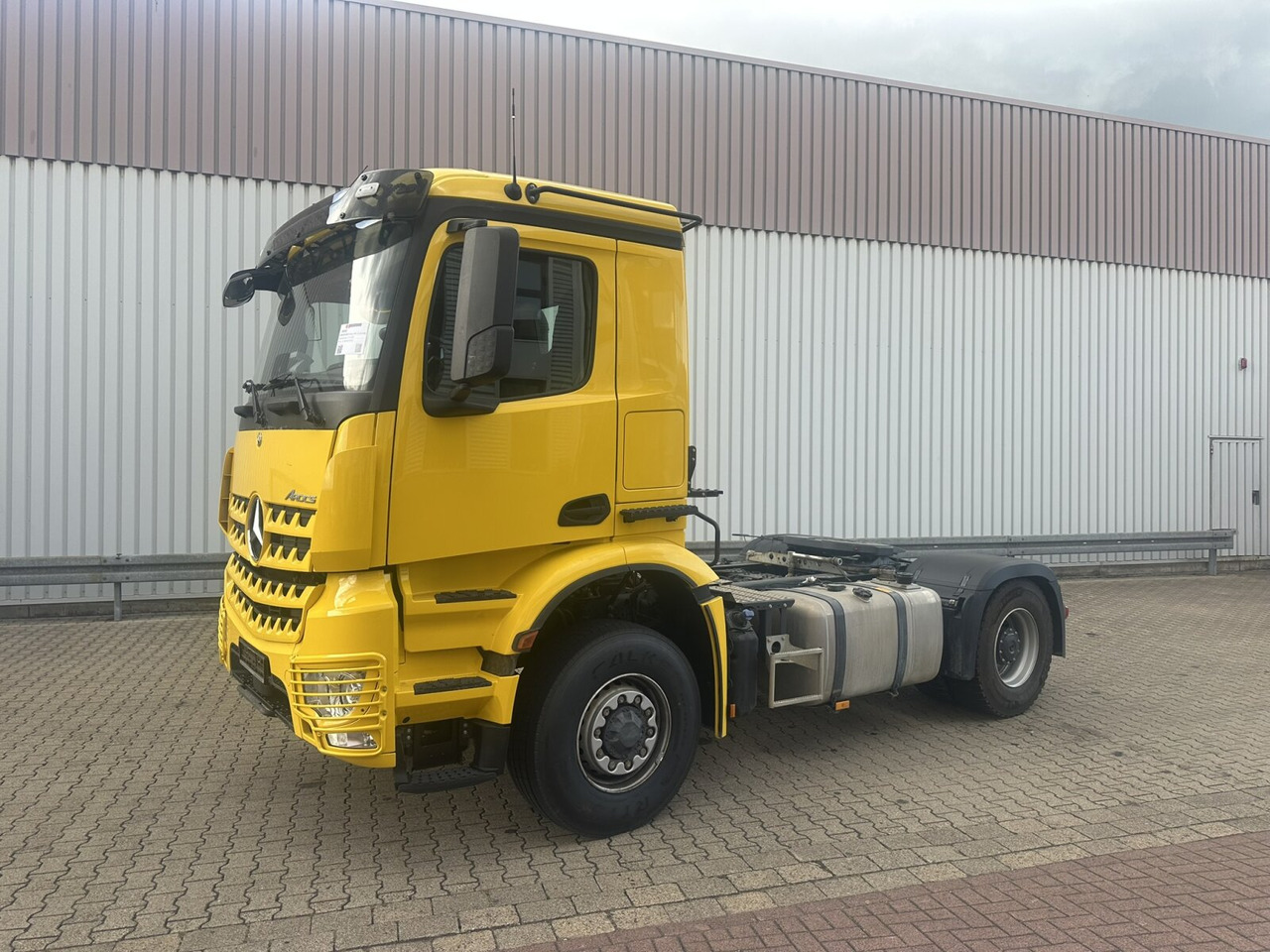 Mercedes-Benz Arocs 1851 LS 4x4 HAD Arocs 1851 LS 4x4 HAD, Hydraulik, Navi, MultimediaCockpit - Tractor unit: picture 1 Mercedes-Benz Arocs 1851 LS 4x4 HAD Arocs 1851 LS 4x4 HAD, Hydraulik, Navi, MultimediaCockpit - Tractor unit: picture 1