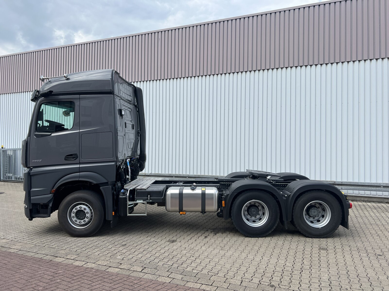 New Tractor unit Mercedes-Benz Arocs 2653 LS 6x4 Arocs 2653 LS 6x4, Retarder, MirrorCam, MultimediaCockpit, Navi, LED: picture 12