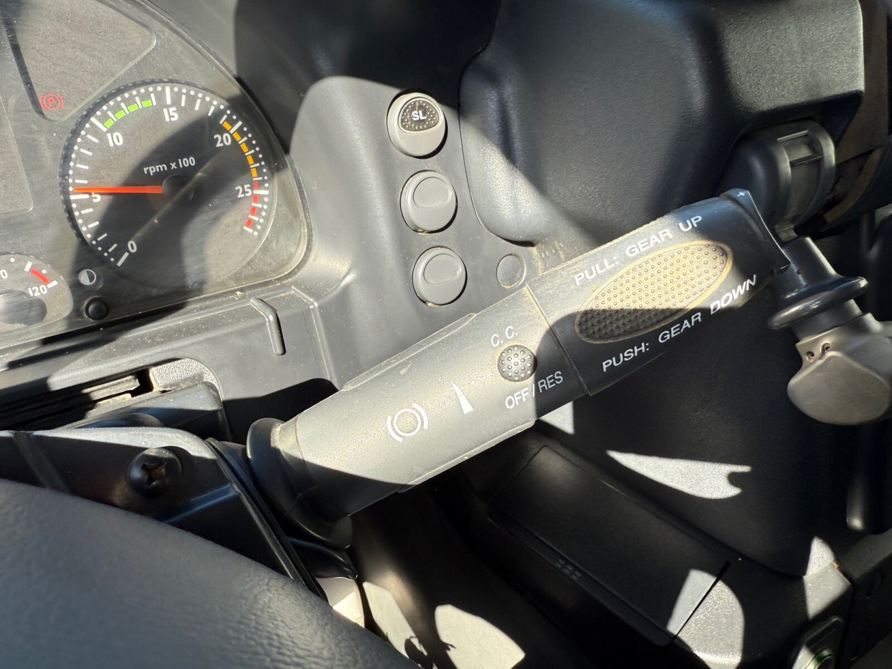 Trakker AD260T41/P 6x4 Trakker AD260T41/P 6x4, EEV, VDL S-21-5200 - Hook lift truck: picture 5 Trakker AD260T41/P 6x4 Trakker AD260T41/P 6x4, EEV, VDL S-21-5200 - Hook lift truck: picture 5