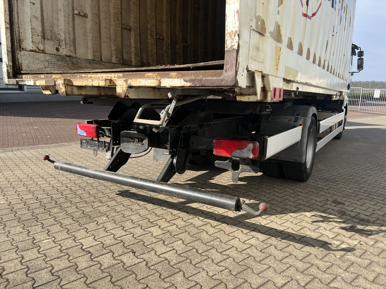 Truck MAN TGA 18.350 4x2 LL TGA 18.350 4x2 LL, Fahrschulausstattung: picture 5