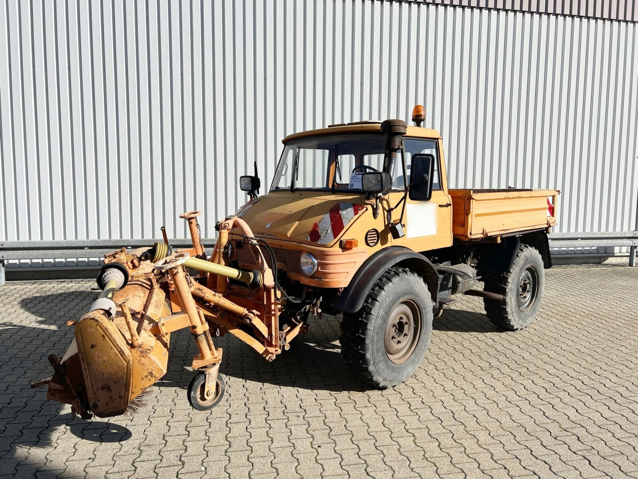 Unimog U84 406 4x4 U84 406 4x4, Kommunalhydraulik, Zapfwelle vorn & hinten, EX-Kommune - Tipper, Utility/ Special vehicle: picture 1 Unimog U84 406 4x4 U84 406 4x4, Kommunalhydraulik, Zapfwelle vorn & hinten, EX-Kommune - Tipper, Utility/ Special vehicle: picture 1