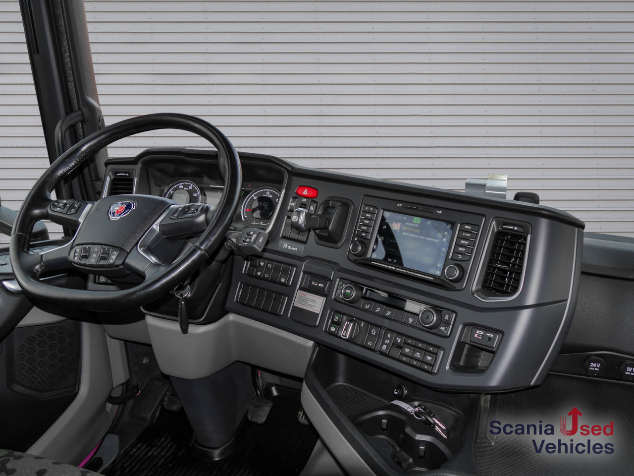 SCANIA R 410 B6x2*4NB - Pritsche / Plane / Hecktüren - - Curtainsider truck: picture 2 SCANIA R 410 B6x2*4NB - Pritsche / Plane / Hecktüren - - Curtainsider truck: picture 2