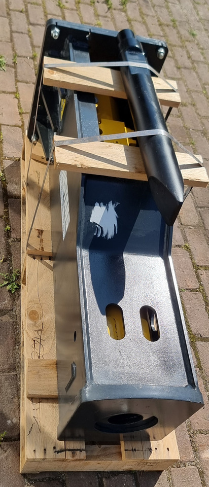 MUSTANG HM550 - Hydraulic hammer for Excavator: picture 4 MUSTANG HM550 - Hydraulic hammer for Excavator: picture 4